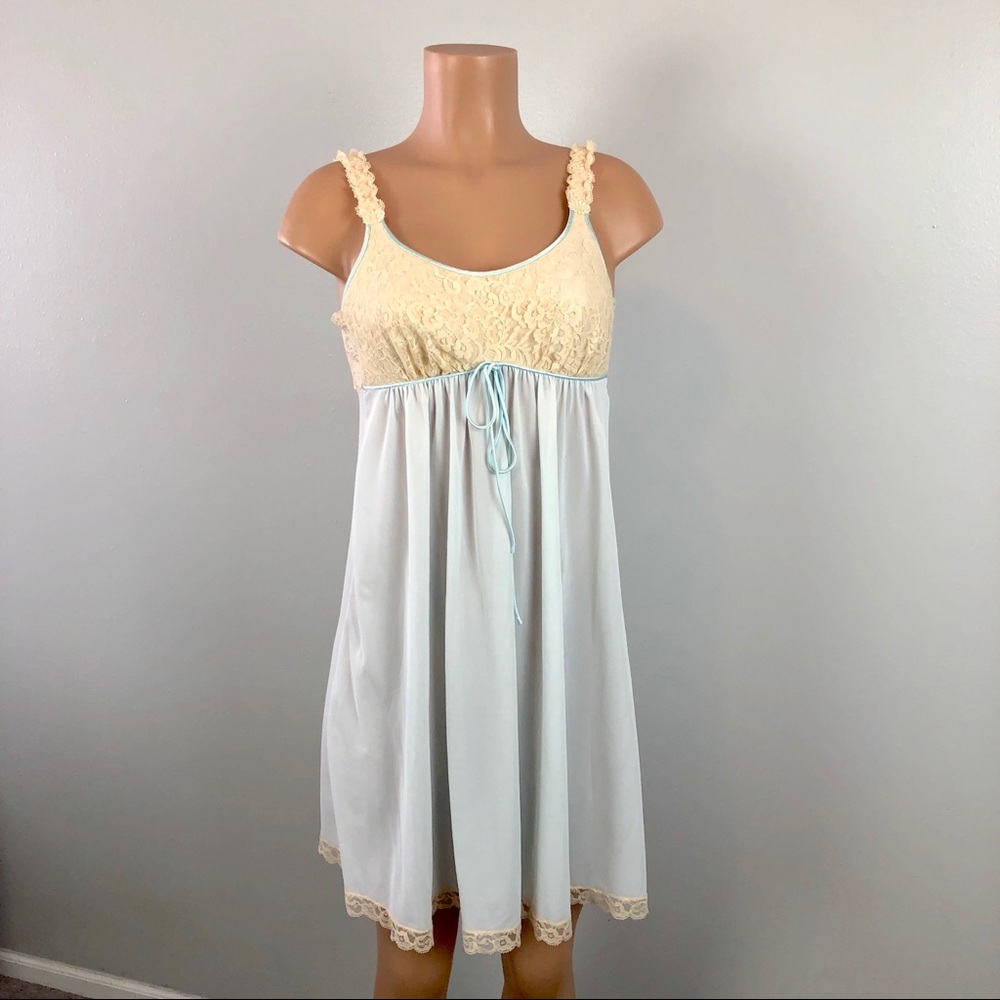 Vintage Vanity Fair blue and cream nightgown